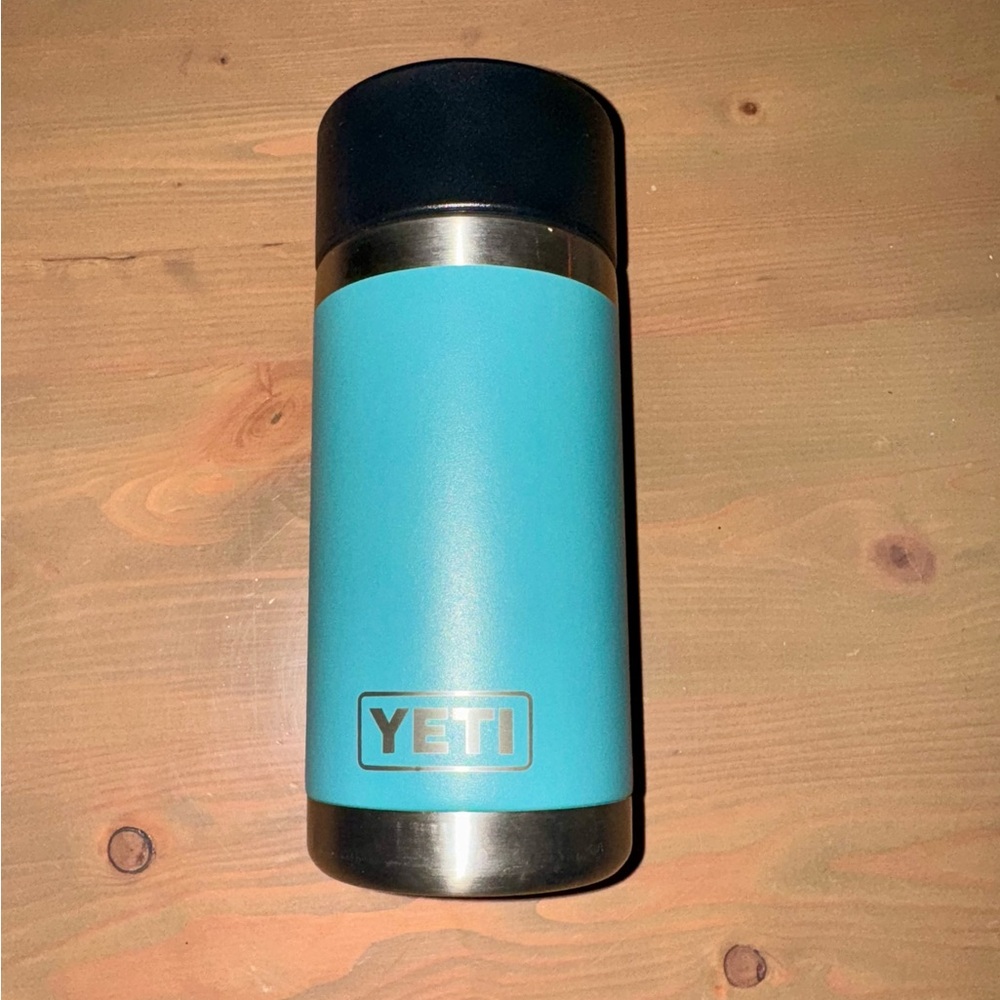 YETI 18 oz Aqua/ Teal Tumbler with Black Lid
